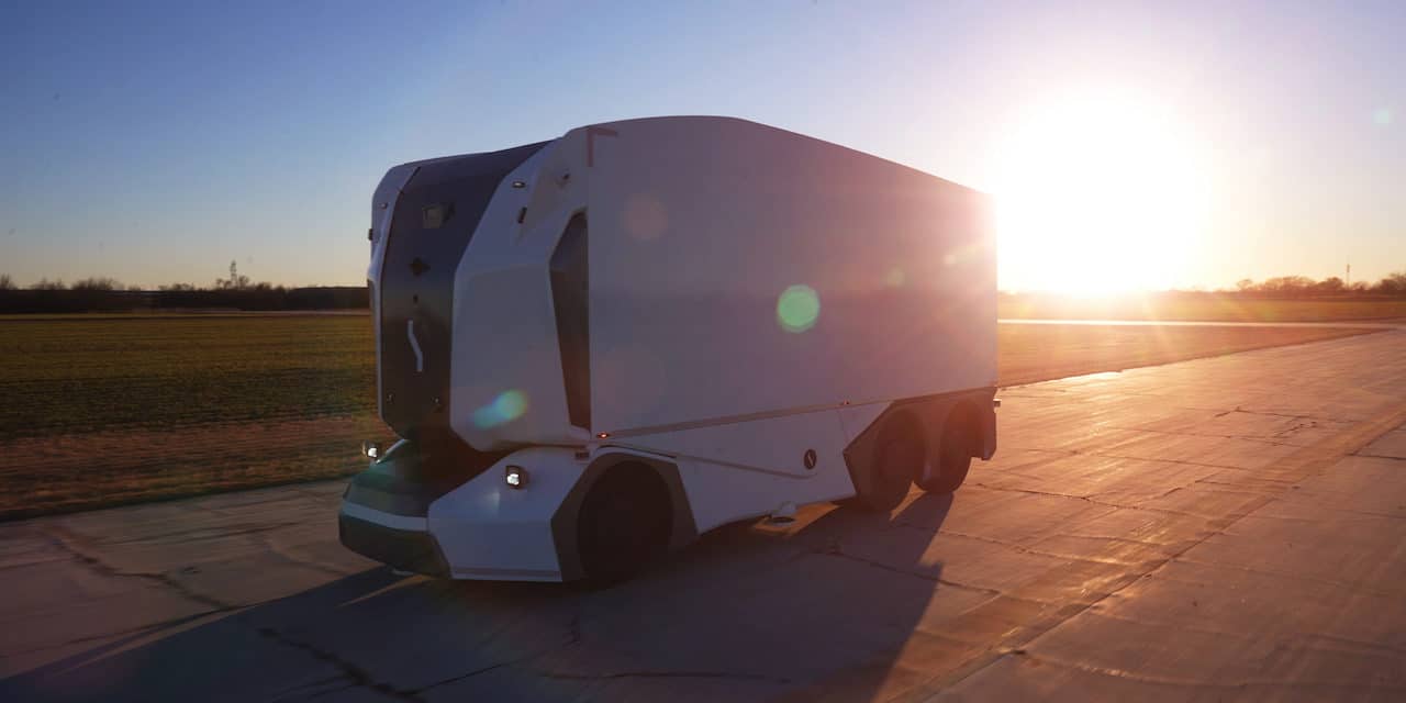 Einride Unveils World’s First Remote Pod Operator of Autonomous, Electric Vehicle Fleet