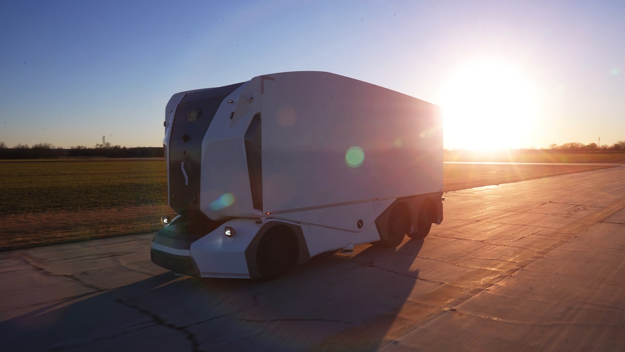 Einride Unveils World’s First Remote Pod Operator of Autonomous, Electric Vehicle Fleet