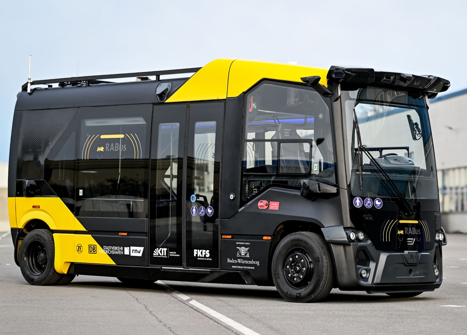 Autonomous Buses Debut in Friedrichshafen - Self Drive News