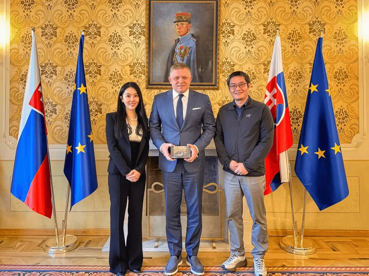 Slovak Prime Minister Robert Fico meets WeRide CFO Jennifer Li and Senior Vice President Zhong Hua in Bratislava to discuss WeRide Slovakia autonomous vehicle deployment.